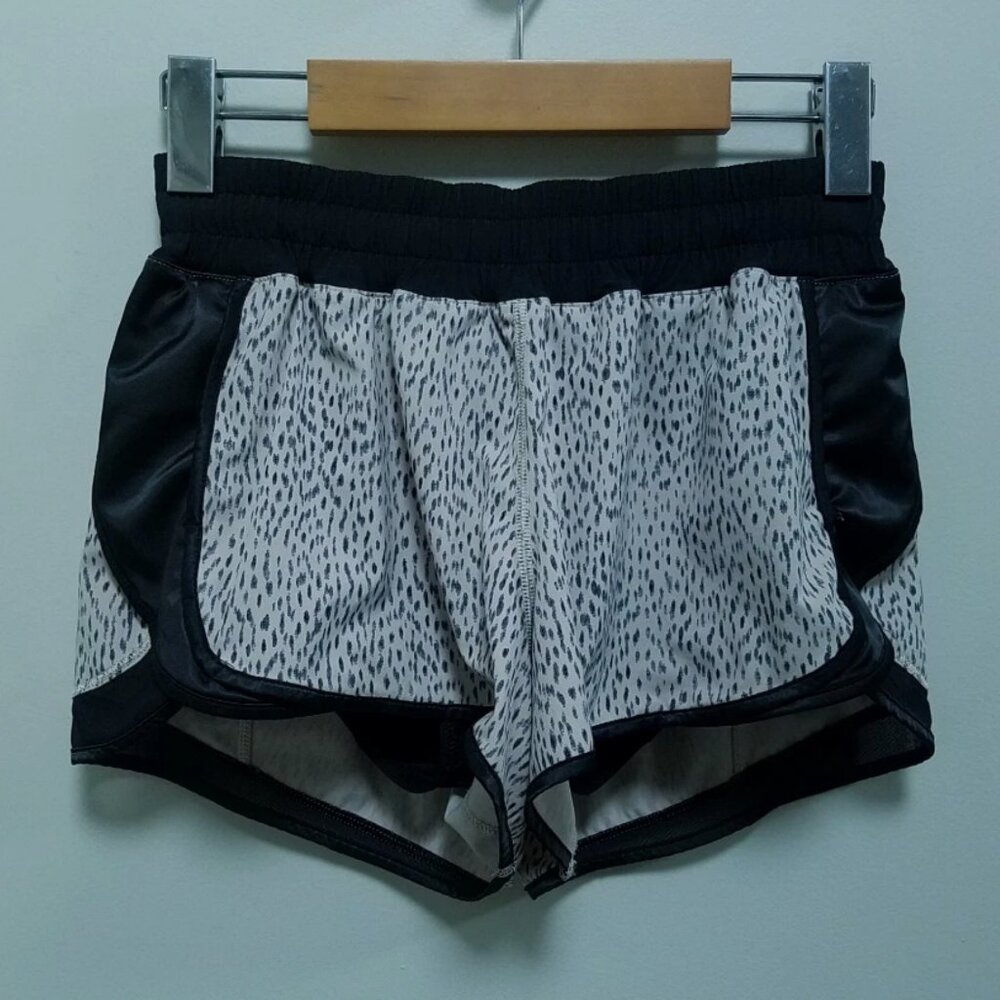 Lululemon Super Squad Short 6 Small Woman's Dottie Dash Shorts Black Grain